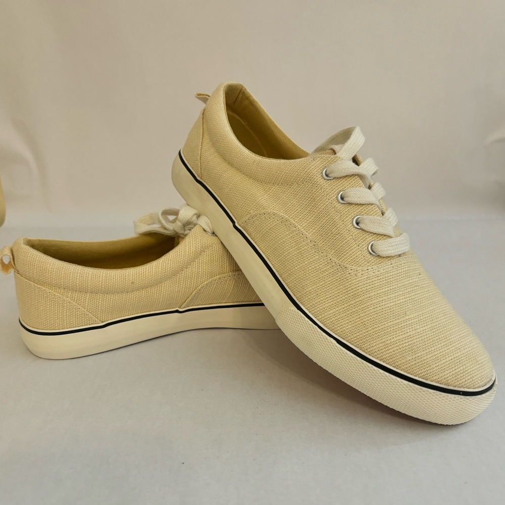 Universal Thread size 9 sneakers.
